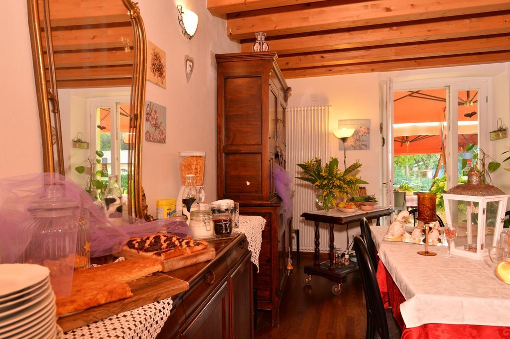 B&B Corte Barbieri Dolcè Exterior foto