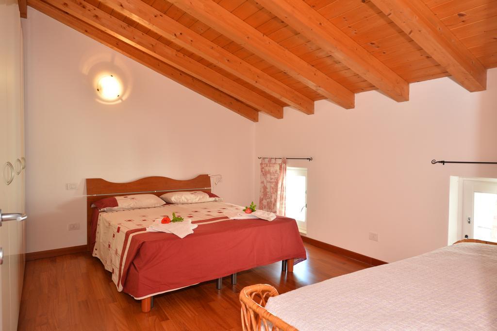 B&B Corte Barbieri Dolcè Exterior foto